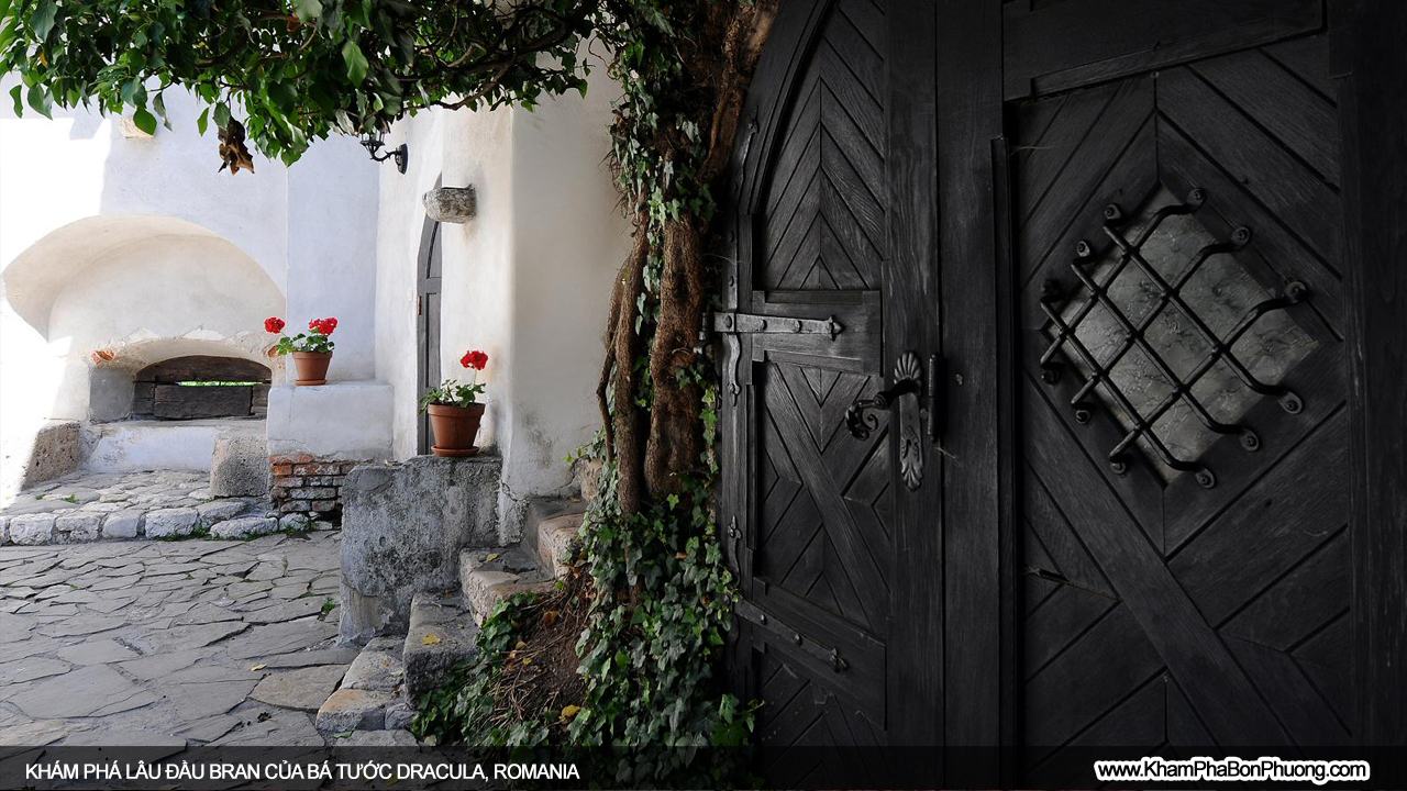 Khám phá Lâu đài Bran của Bá tước Dracula, Romania | Khám Phá Bốn Phương